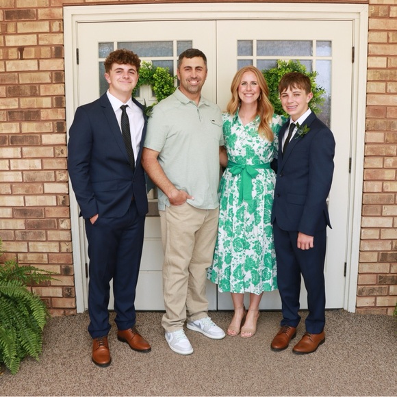 Meet your ❤️SUGGESTED USER❤️ posher, April - Picture 4 of 9